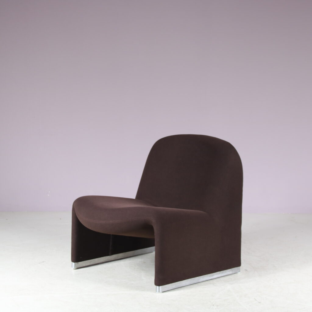 m27826-8 1970s Organic shaped easy chair with brown fabric upholstery model Alky Giancarlo Piretti Castelli, Italy