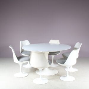 m26836-41 1960s Dining set with six chairs by Eero Saarinen for Knoll International, USA