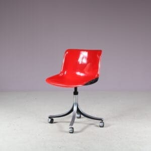 m27859 1980s "Modus" Desk chair in red plastic on aluminium base / Osvaldo Borsani / Tecno, Italy