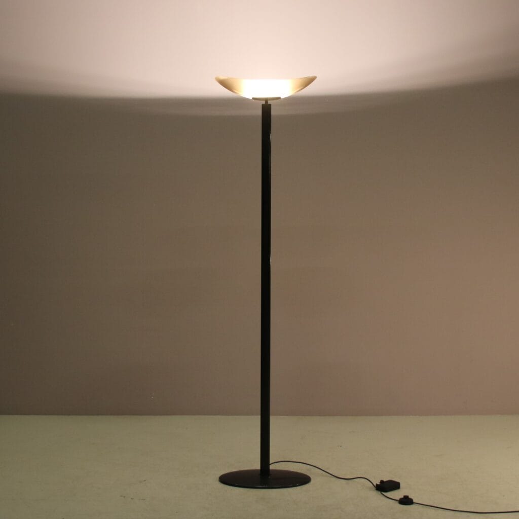 L5391 1980s "Tebe" Floor lamp in black metal with cream coloured glass shade / Ernesto Gismondi / Artemide, Italy