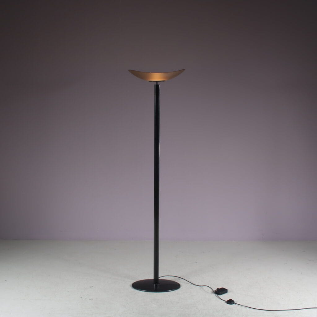 L5391 1980s "Tebe" Floor lamp in black metal with cream coloured glass shade / Ernesto Gismondi / Artemide, Italy