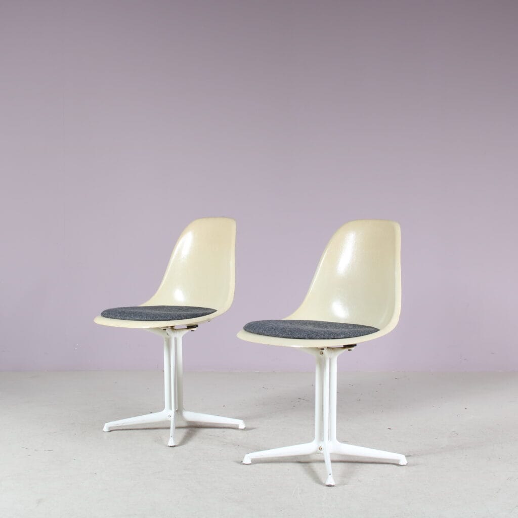 m27850-1 1970s Side chair model La Fonda on white fiberglass with grey fabric upholstery Charles & Ray Eames Herman Miller, USA