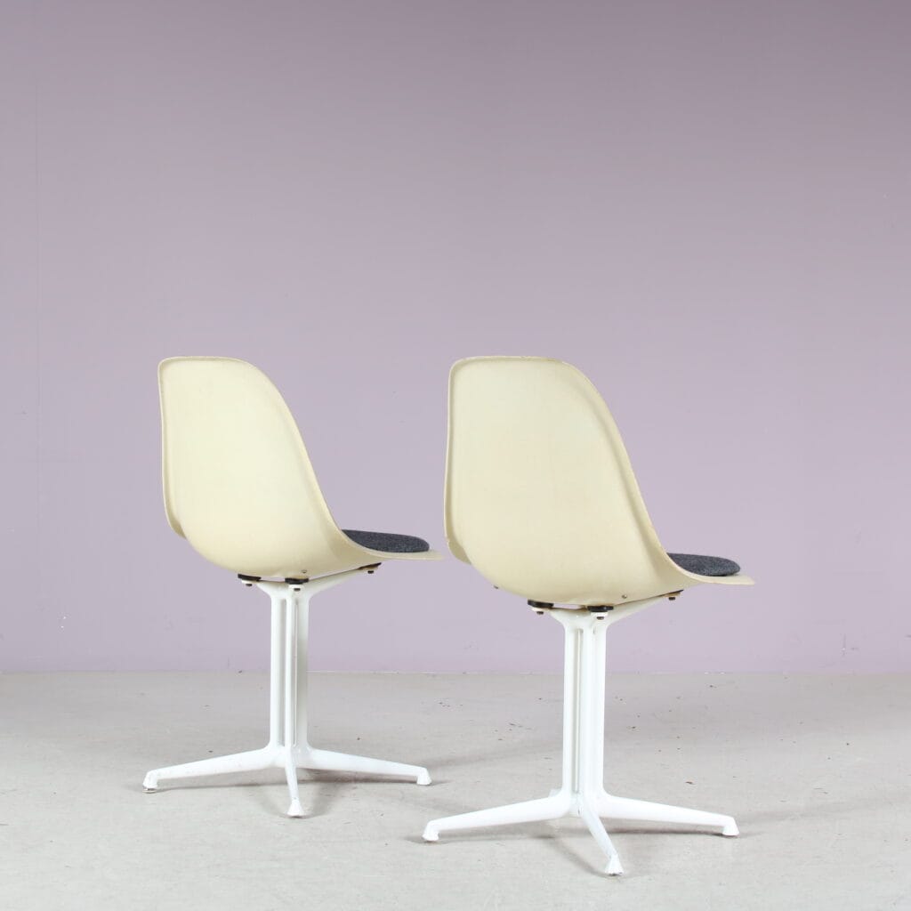 m27850-1 1970s Side chair model La Fonda on white fiberglass with grey fabric upholstery Charles & Ray Eames Herman Miller, USA