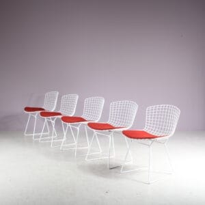 m27881 1970s Set of 5 side chairs in white lacquered metal with deep red fabric cushions / Harry Bertoia / Knoll International, USA