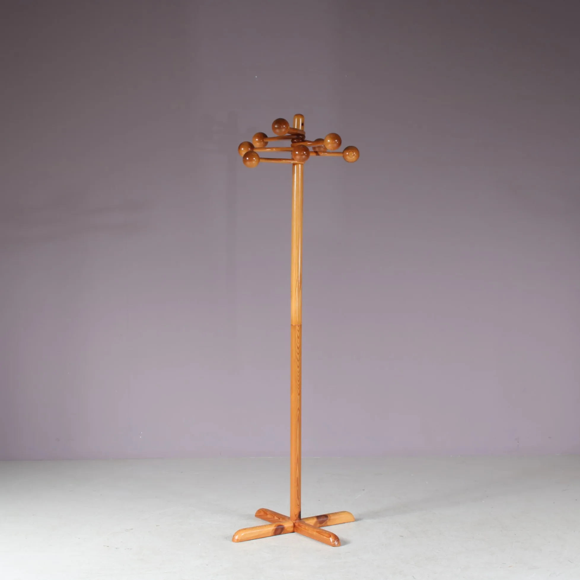 m27888 1970s Free standing pine wooden "ball" coat rack / Denmark