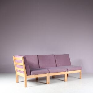 m27889 1980s Corner sofa GE280 in oak wood with fabric cushions / Hans J. Wegner / Getama, Denmark