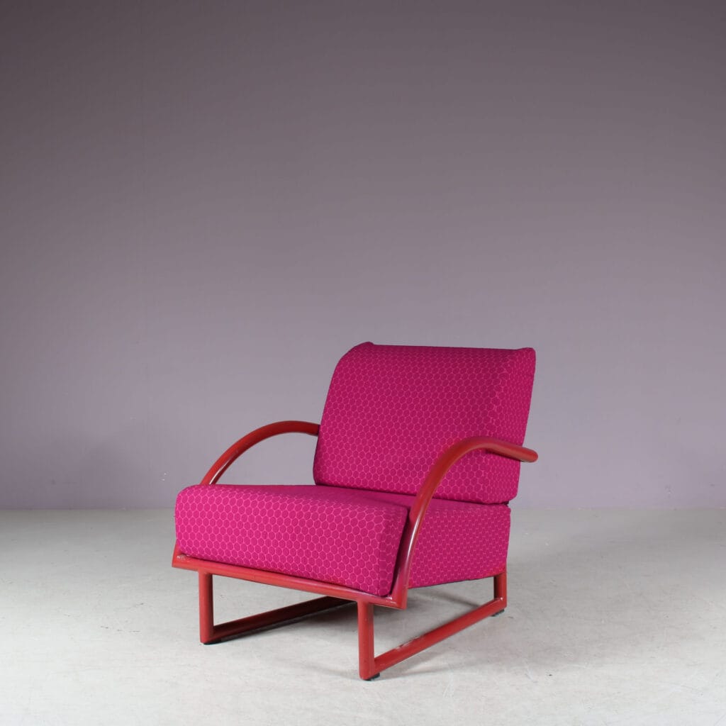 INC205 1980s Postmodern lounge chair on a fuschia metal frame with matching cushions / Italy