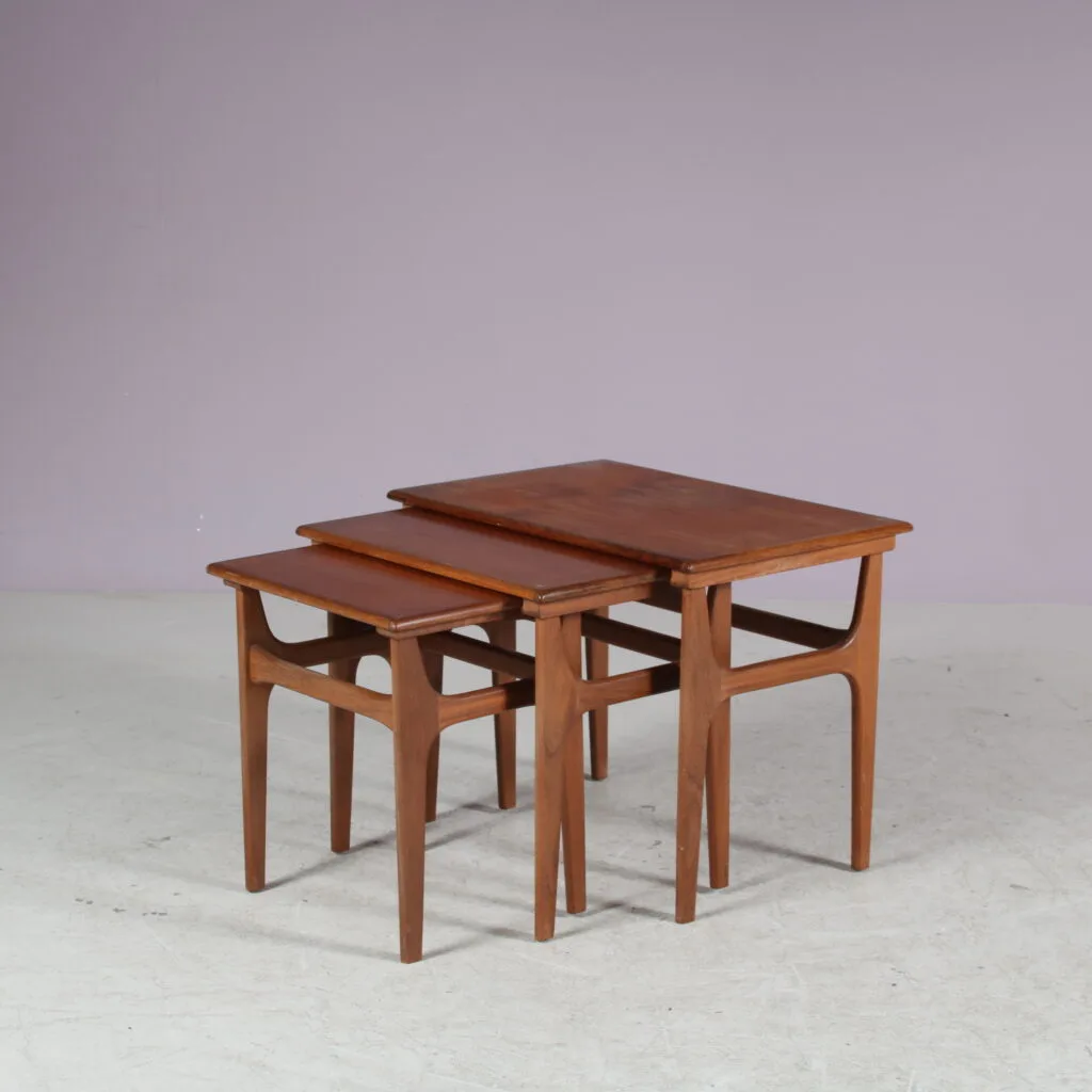 m27896 1950s Set of 3 nesting tables (interlocking) in teak Poul Hundevad Fabian, Denmark