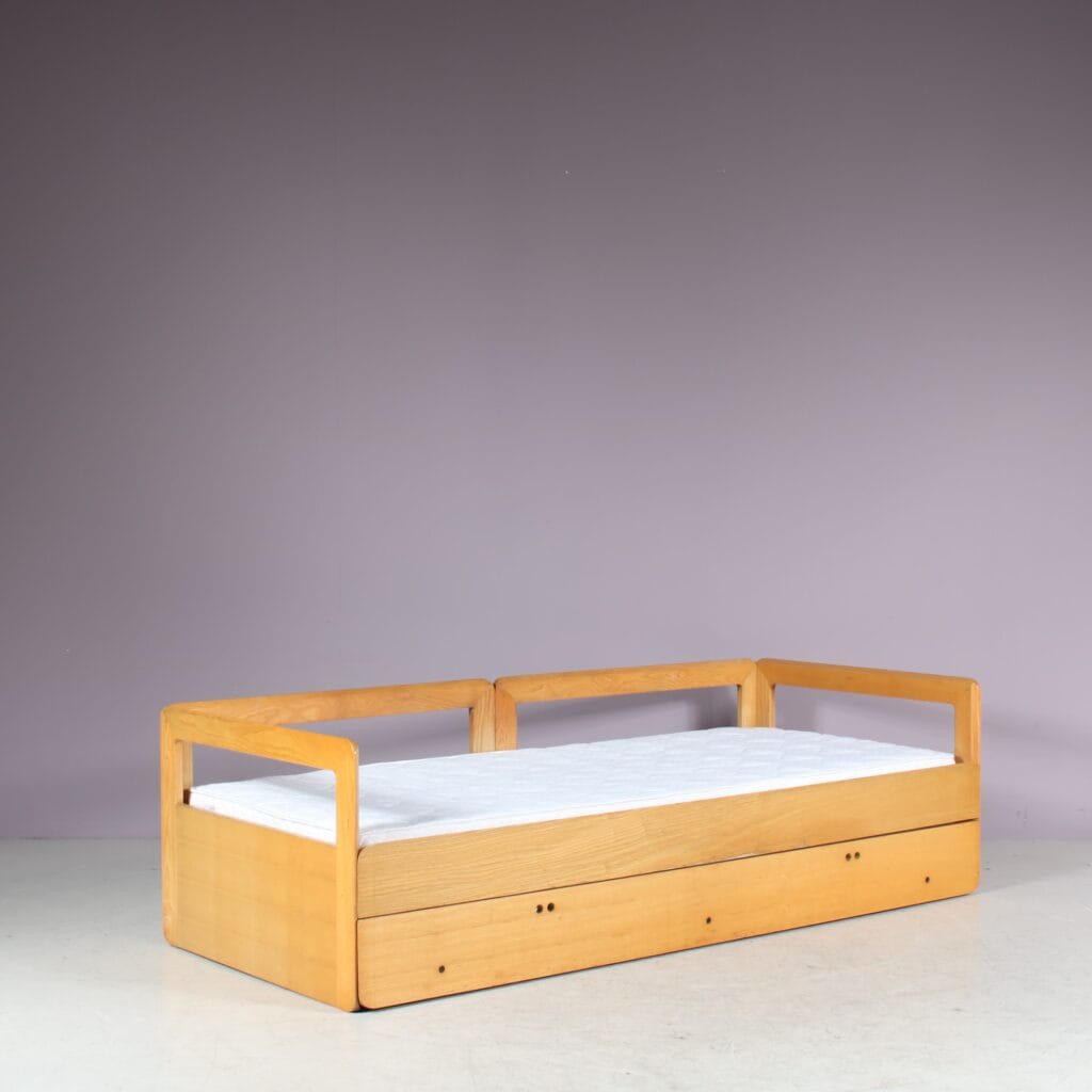 m27628 1980s Ash wooden bed or sleeping sofa Derk Jan de Vries Domus, Italy