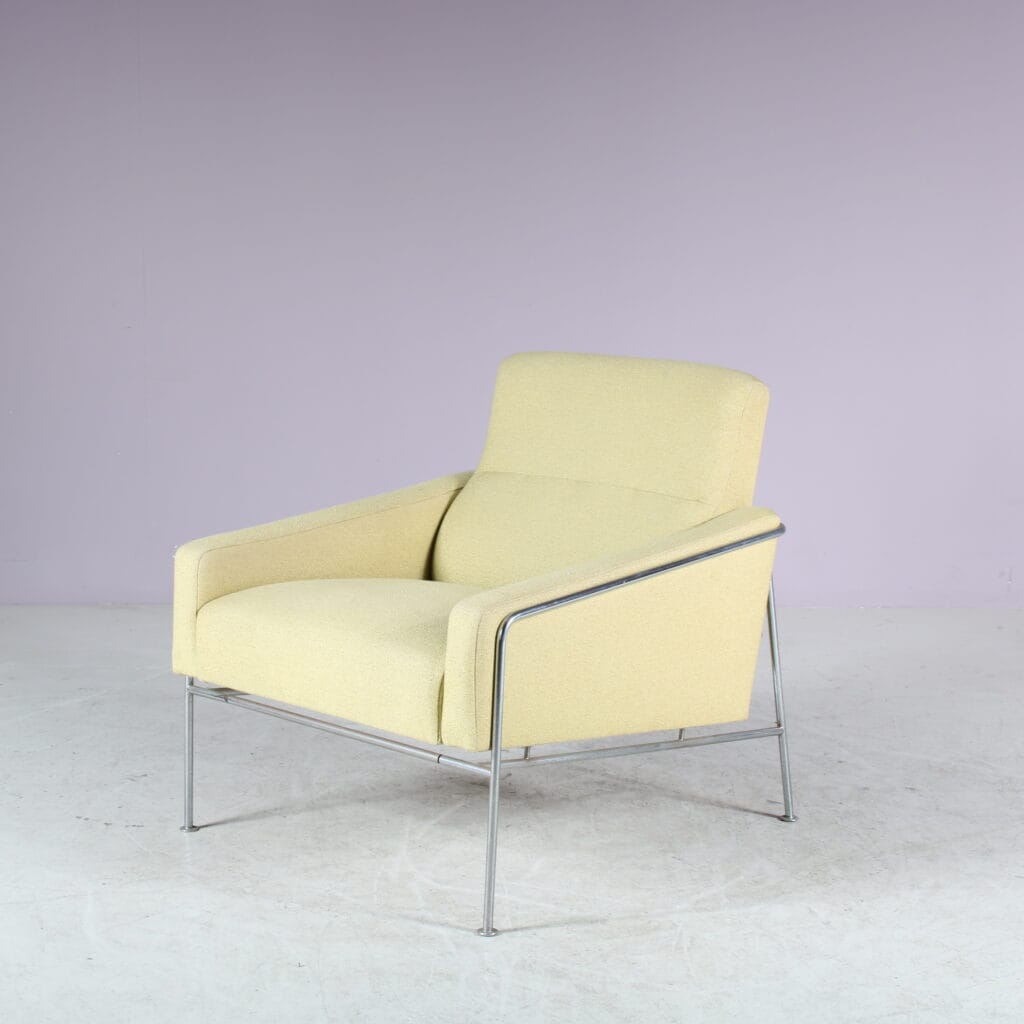 m20655 1960s Airport Chair by Arne Jacobsen for Fritz Hansen, Denmark