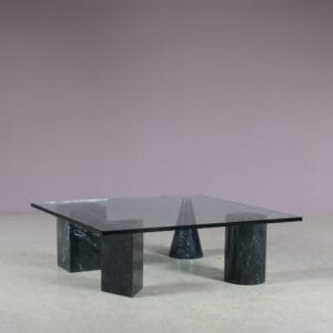 m27894 1980s Coffee table with four marble feet and glass top in the style of Vignelli (Metafora) / Italy