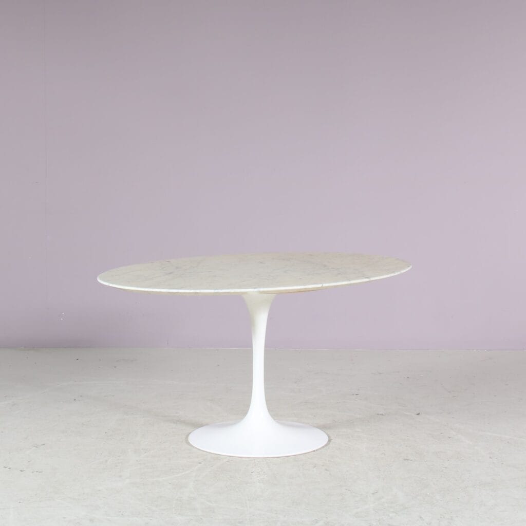 m27913 1970s Oval shaped tulip coffee table, white coated aluminum with marble top Eero Saarinen Knoll International, USA