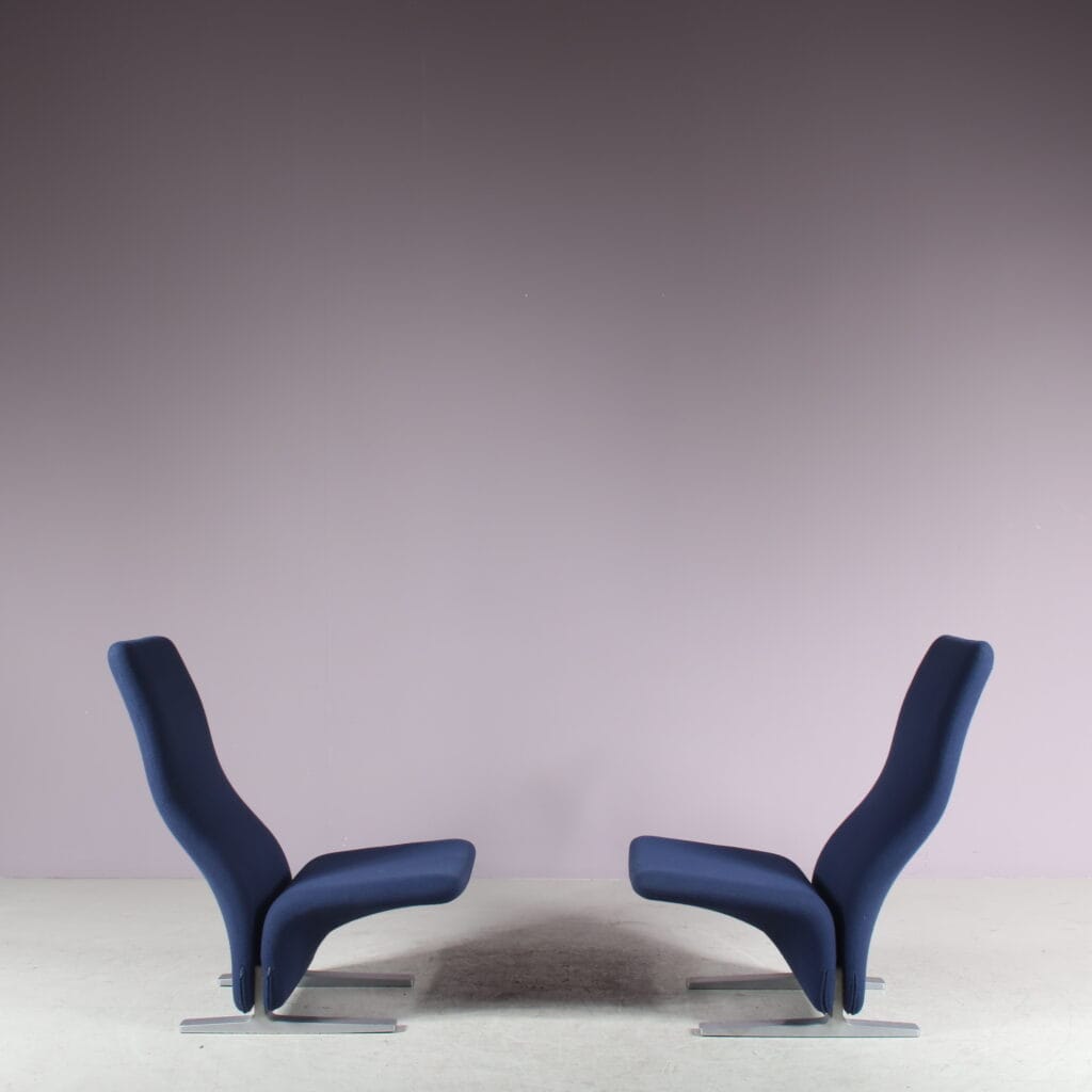 m27915-6 1970s Easy chair "Concorde" on aluminium base with blue upholstery / Pierre Paulin / Artifort, Netherlands