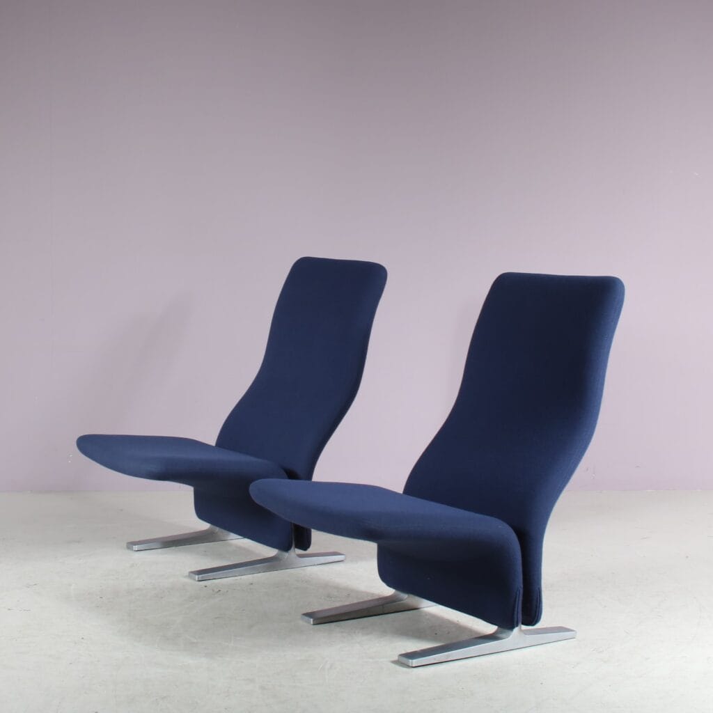 m27915-6 1970s Easy chair "Concorde" on aluminium base with blue upholstery / Pierre Paulin / Artifort, Netherlands