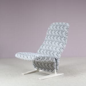 m27973 1970s Easy chair Concorde on white aluminium with new upholstery Pierre Paulin Artifort, Netherlands