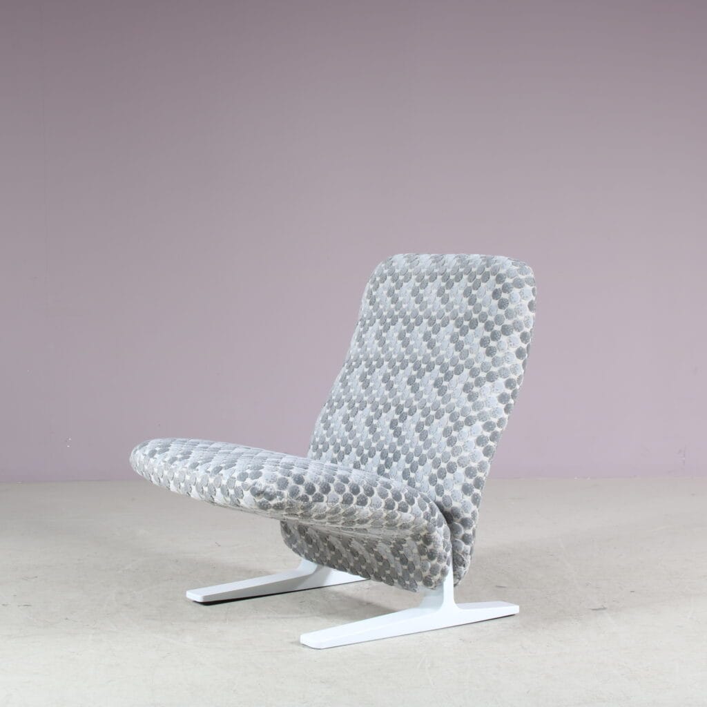m27893 1970s Concorde Lowback chair by Pierre Paulin for Artifort, Netherlands