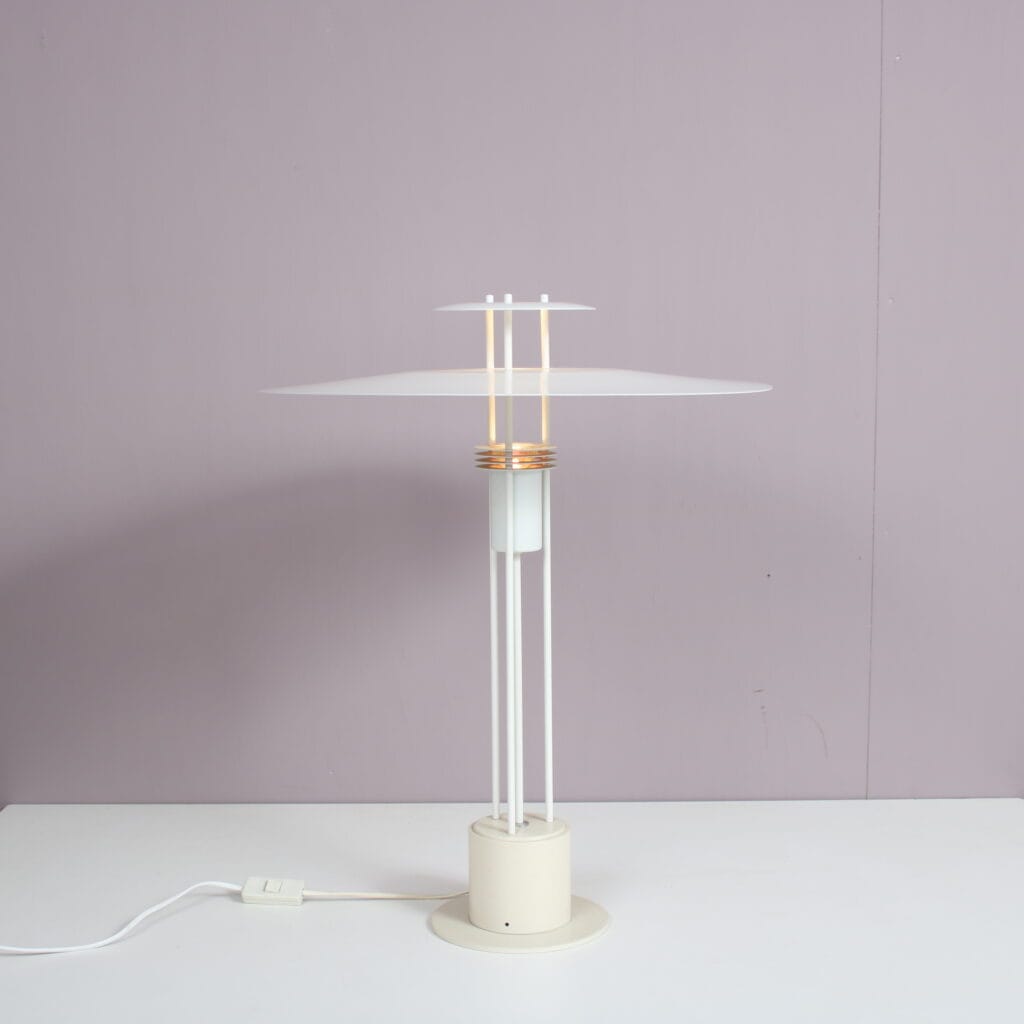L5438 1980s White metal table lamp / Frandsen, Denmark
