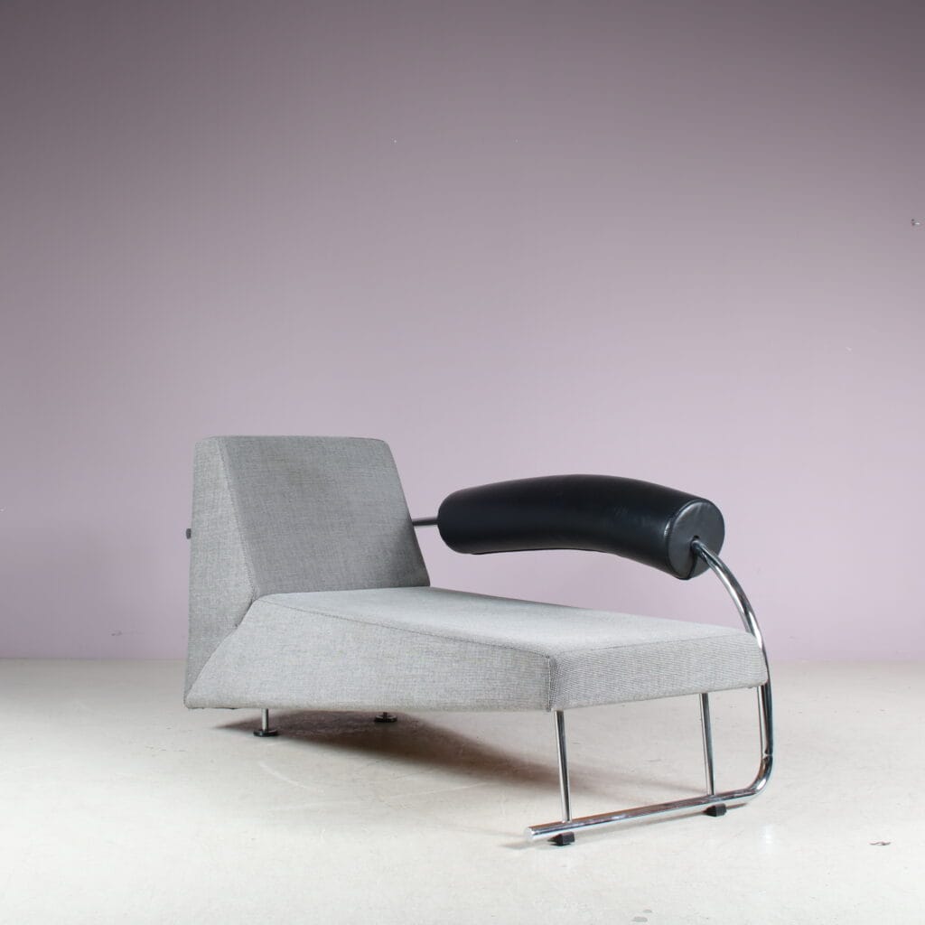 m27981-2 1980s Daybed model Karel Doorman with original grey fabric and black leather armrest Rob Eckhardt Pastoe, Netherlands