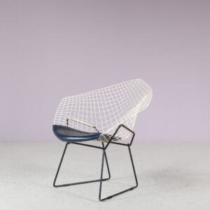 m27993 1950s Black with white metal wire chair with blue nagahyde cushion, model Little Diamond Harry Bertoia Knoll International, USA