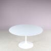 m27664 1970s Dining table diamter 137cm, white metal trumpet base and laminated top Eero Saarinen Knoll International, USA