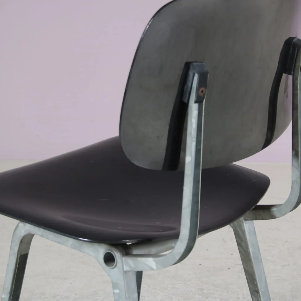 m28034 1990s Limited edition Revolt chair on galvanized metal base with plastic seat and back / Friso Kramer / Ahrend de Cirkel, Netherlands
