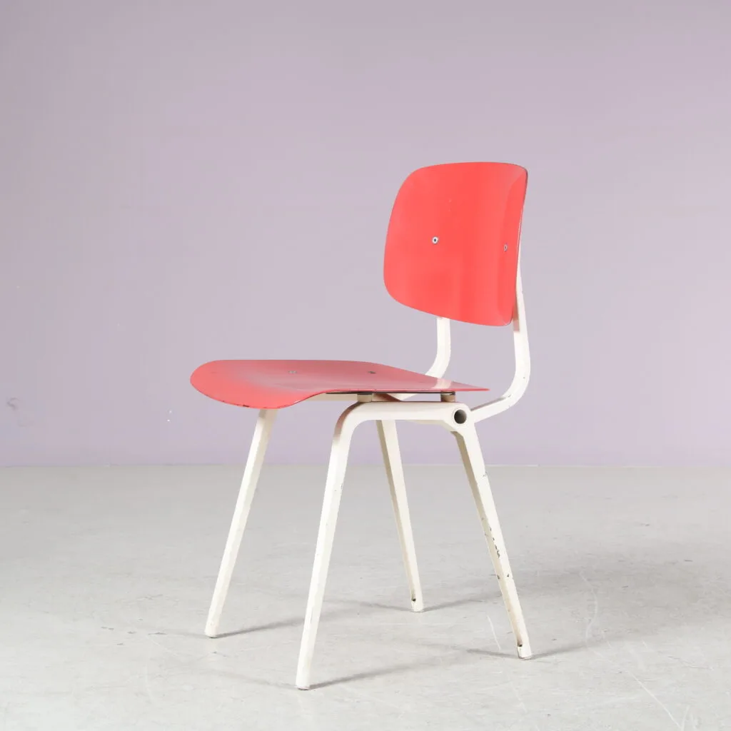 m28036 1950s Revolt chair on white metal base with red ciranol seat and back / Friso Kramer / Ahrend de Cirkel, Netherlands