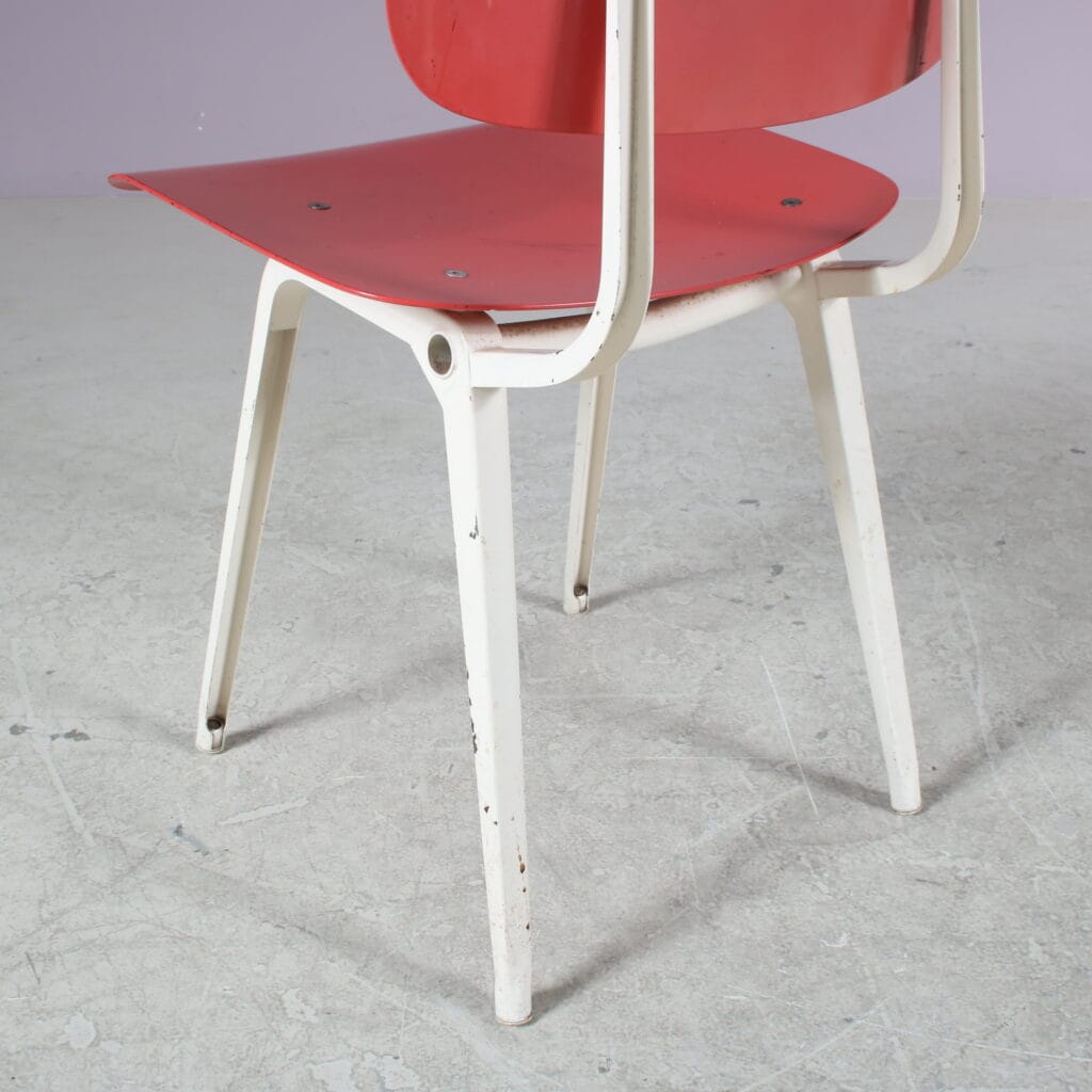 m28036 1950s Revolt chair on white metal base with red ciranol seat and back / Friso Kramer / Ahrend de Cirkel, Netherlands