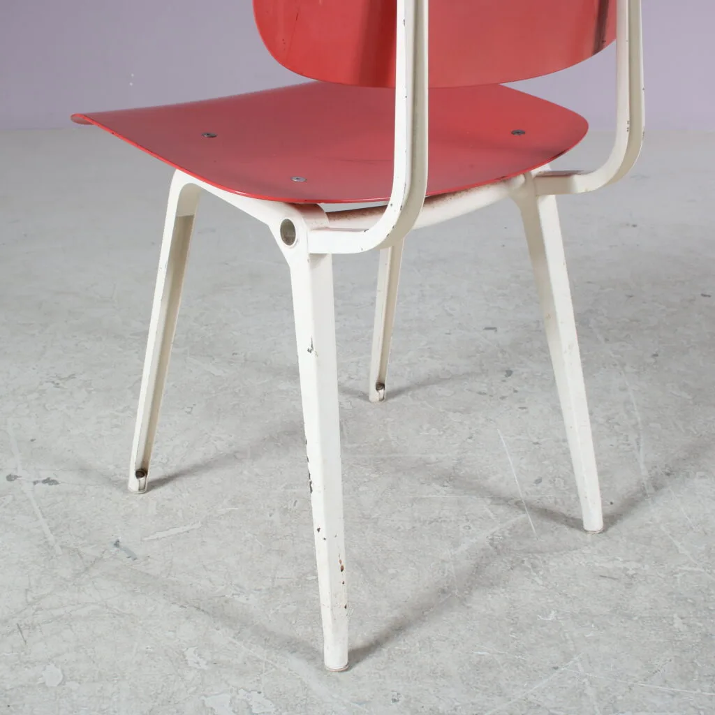 m28036 1950s Revolt chair on white metal base with red ciranol seat and back / Friso Kramer / Ahrend de Cirkel, Netherlands
