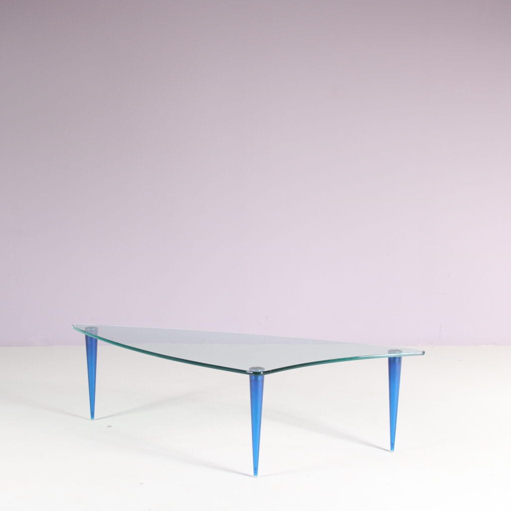 m28066 1980s Lobacevskij Coffee table, freeform glass top with blue lucite legs Isao Hosoe Tonelli, Italy