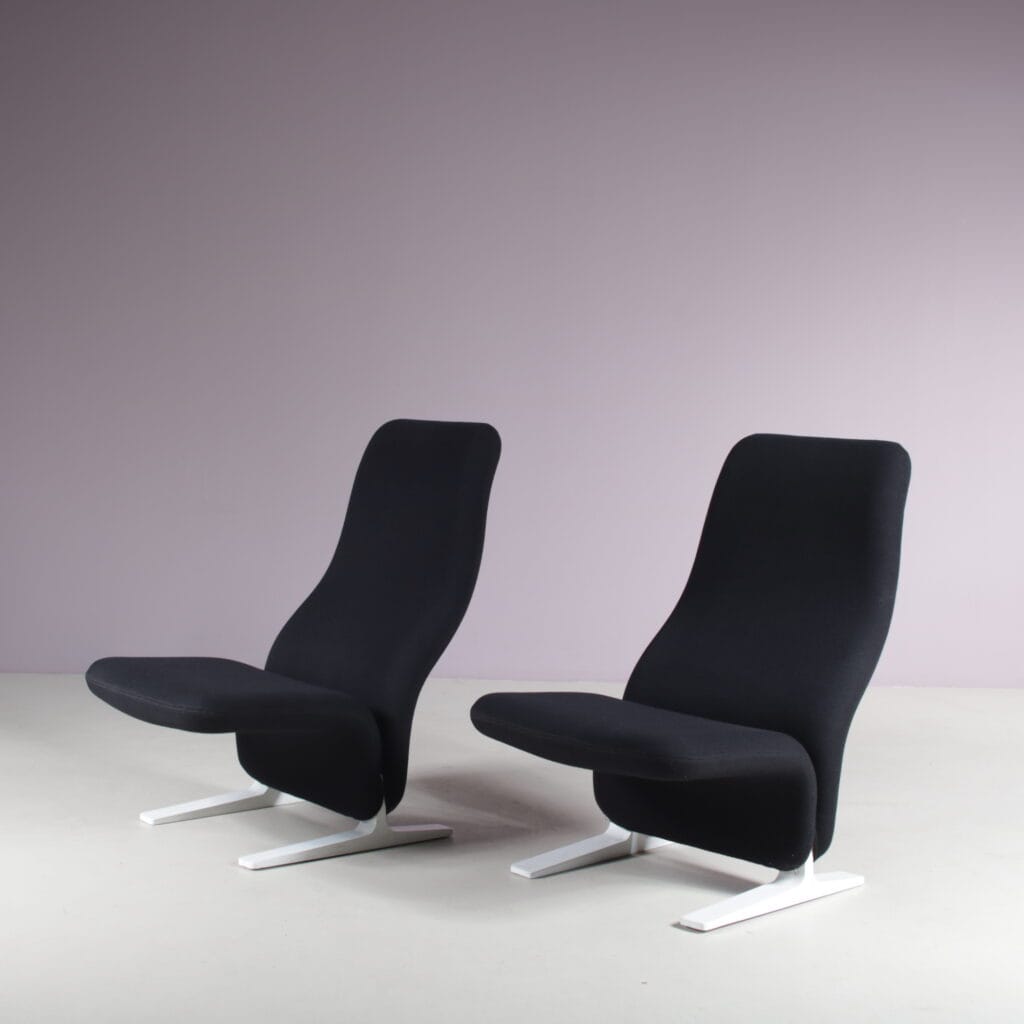 m28070-1 1970s Concorde Chair in black fabric upholstery on white aluminium base Pierre Paulin Artifort, Netherlands
