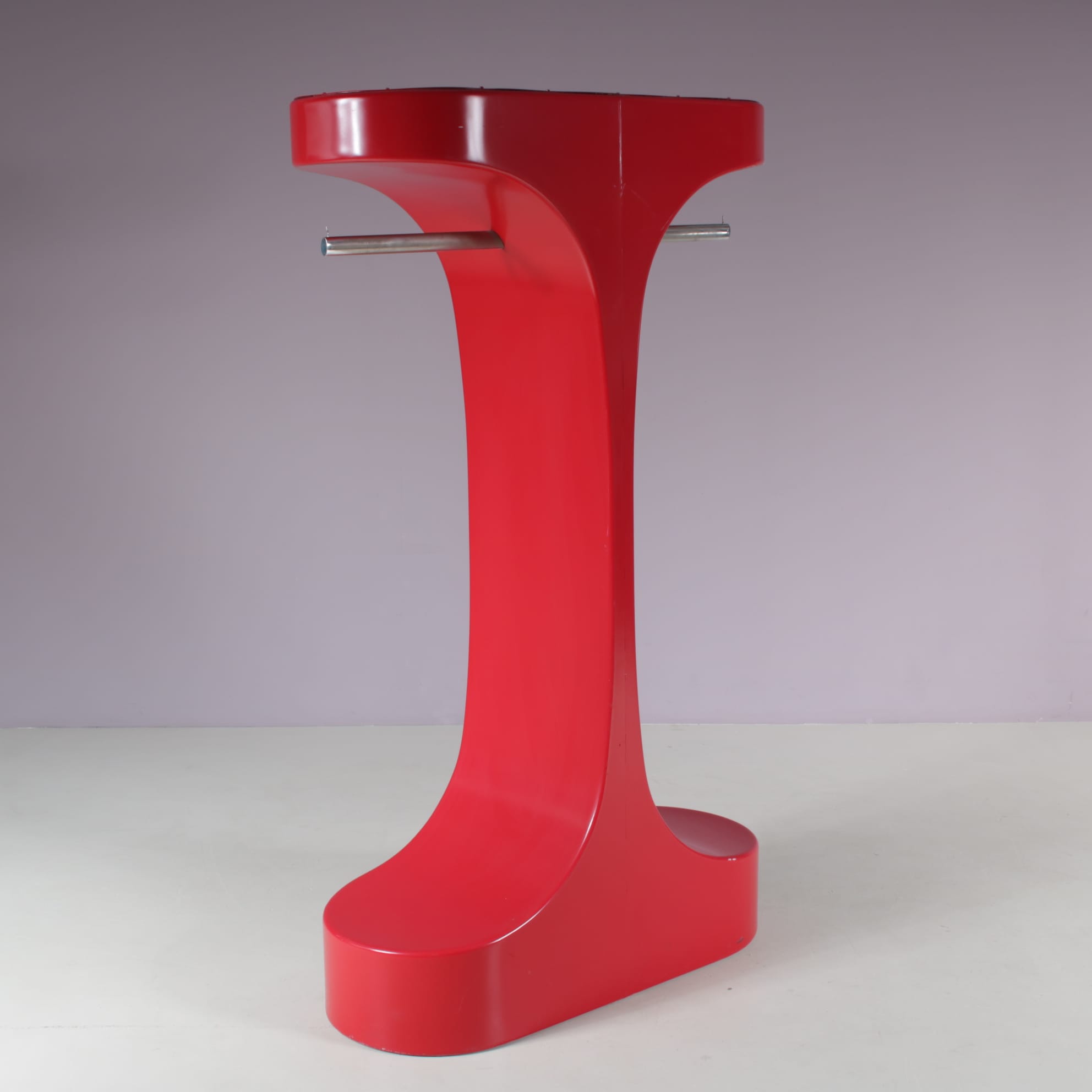 2509 2 (8) m28083 1970s Coat rack in red fiberglass with metal Valerique Douebrovinskes Intexal-Rodier, France