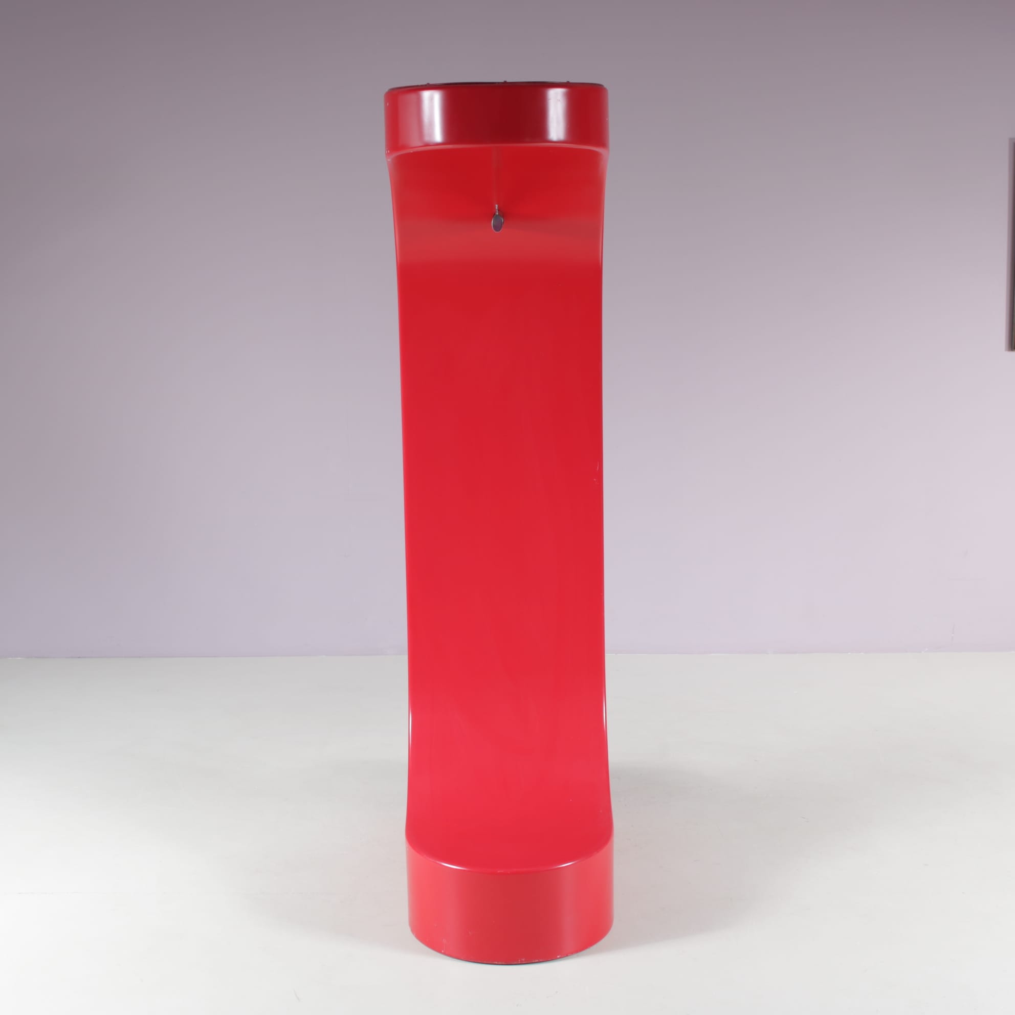 2509 2 (8) m28083 1970s Coat rack in red fiberglass with metal Valerique Douebrovinskes Intexal-Rodier, France