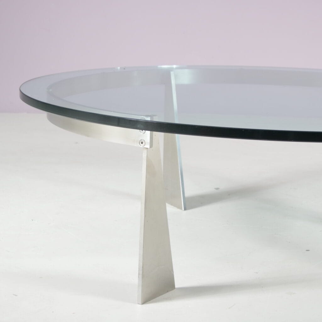 m28079 1980s G3 coffee table on metal base with round glass top Jus van Beek Metaform, Netherlands