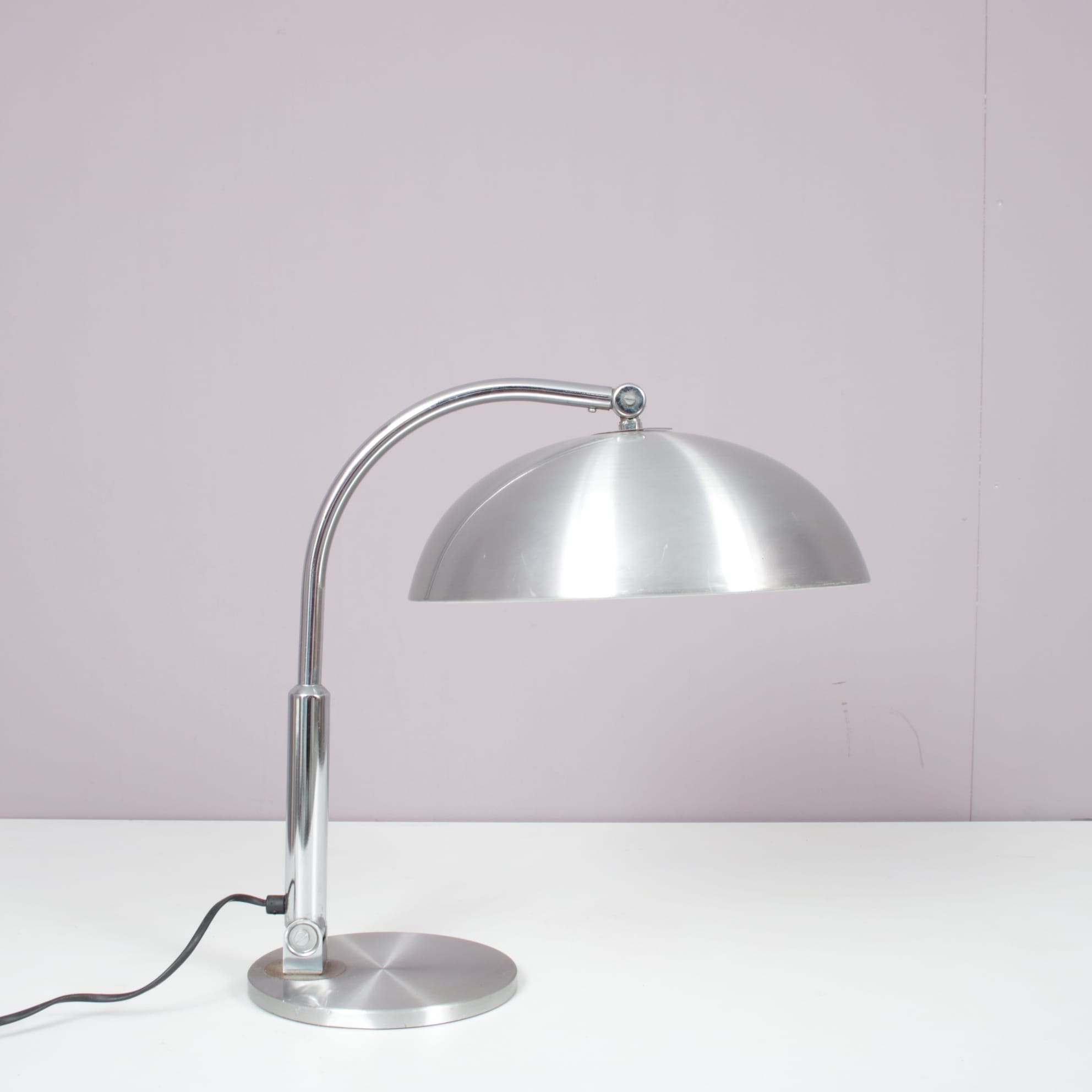 L5386 1950s Bauhaus style desk lamp in chrome metal with aluminium / H. Busquet / Hala, Netherlands