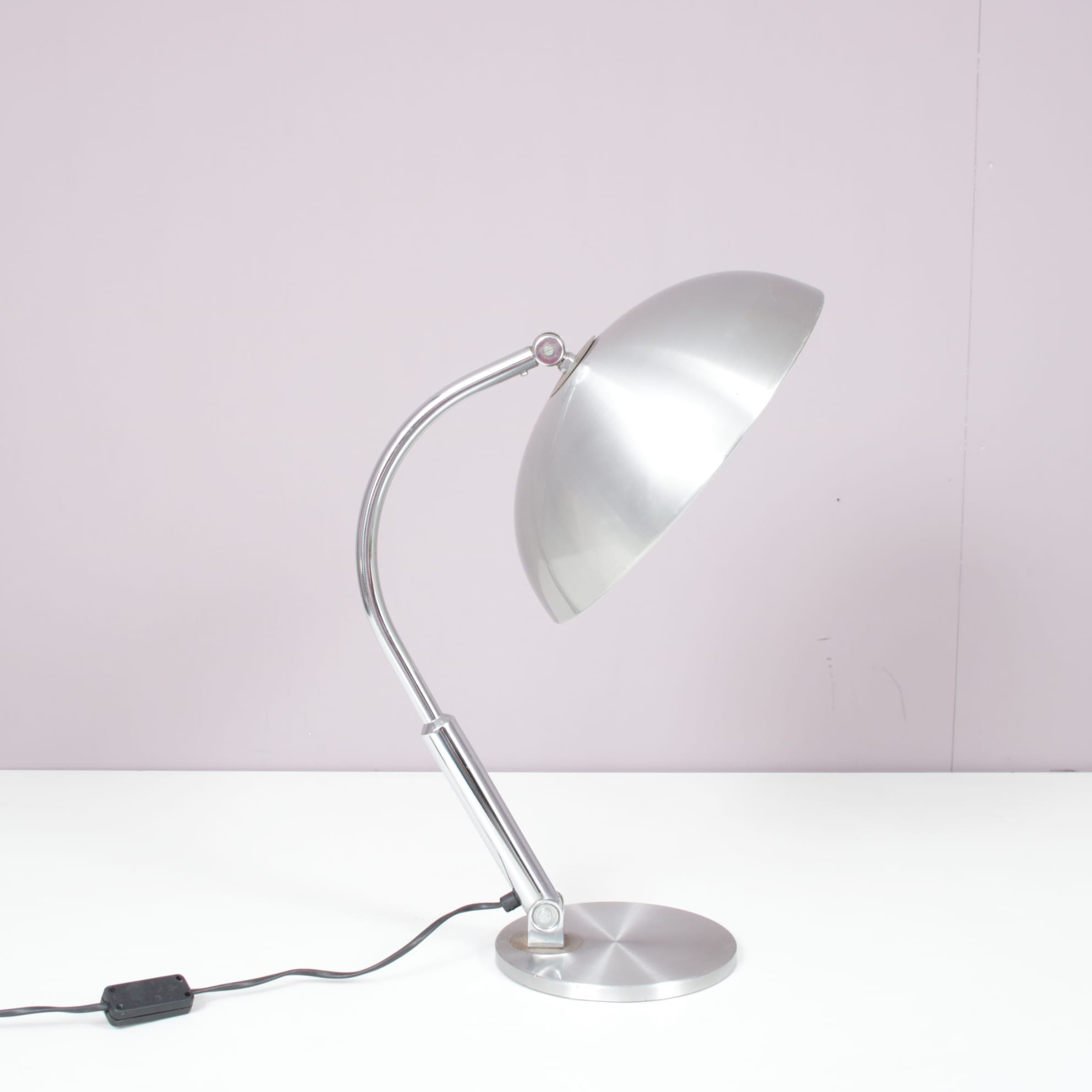L5386 1950s Bauhaus style desk lamp in chrome metal with aluminium / H. Busquet / Hala, Netherlands