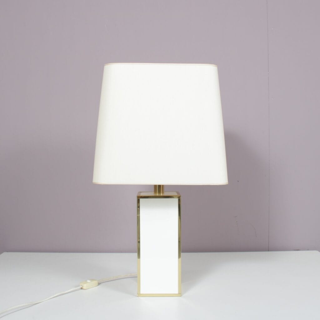 L5385 1980s Table lamp in white laminate with gold edges and fabric hood Belgium