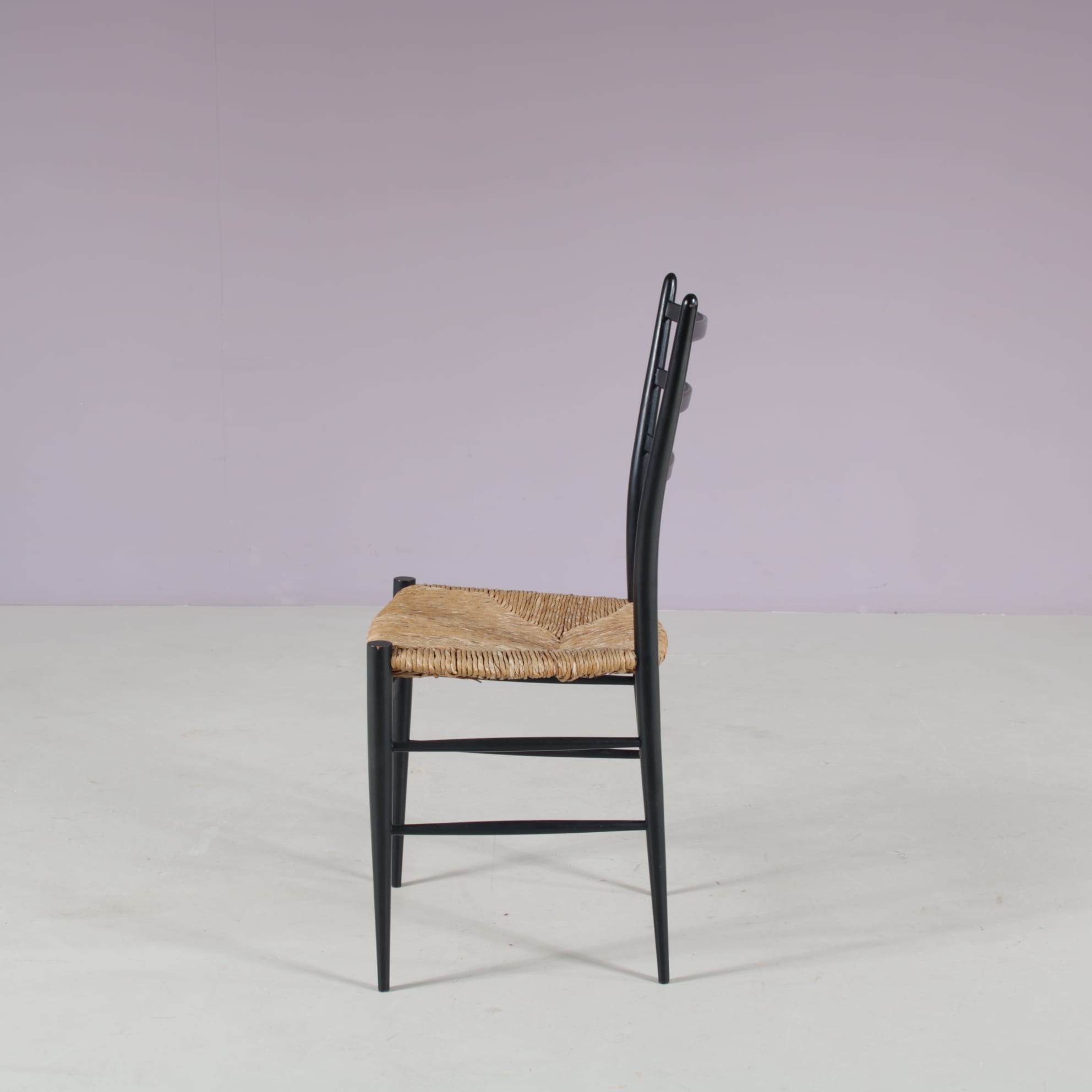 m28108 1950s Set of 4 Spinetto dining chairs in black wood with rush Chiavari, Italy