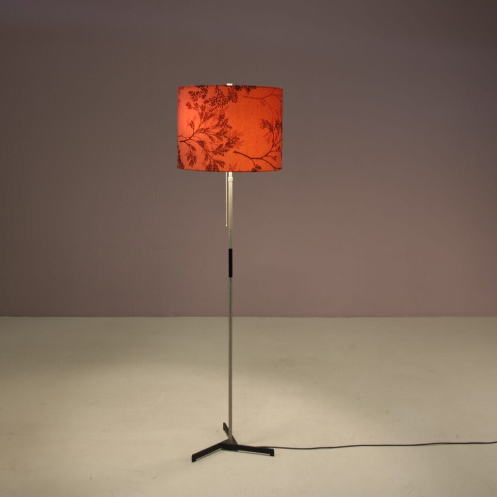 2510 2 (192) L5487 1960s Floor lamp on chrome plated metal base with black foot and red fabric shade Netherlands L5487 1960s Floor lamp on chrome plated metal base with black foot and red fabric shade Netherlands