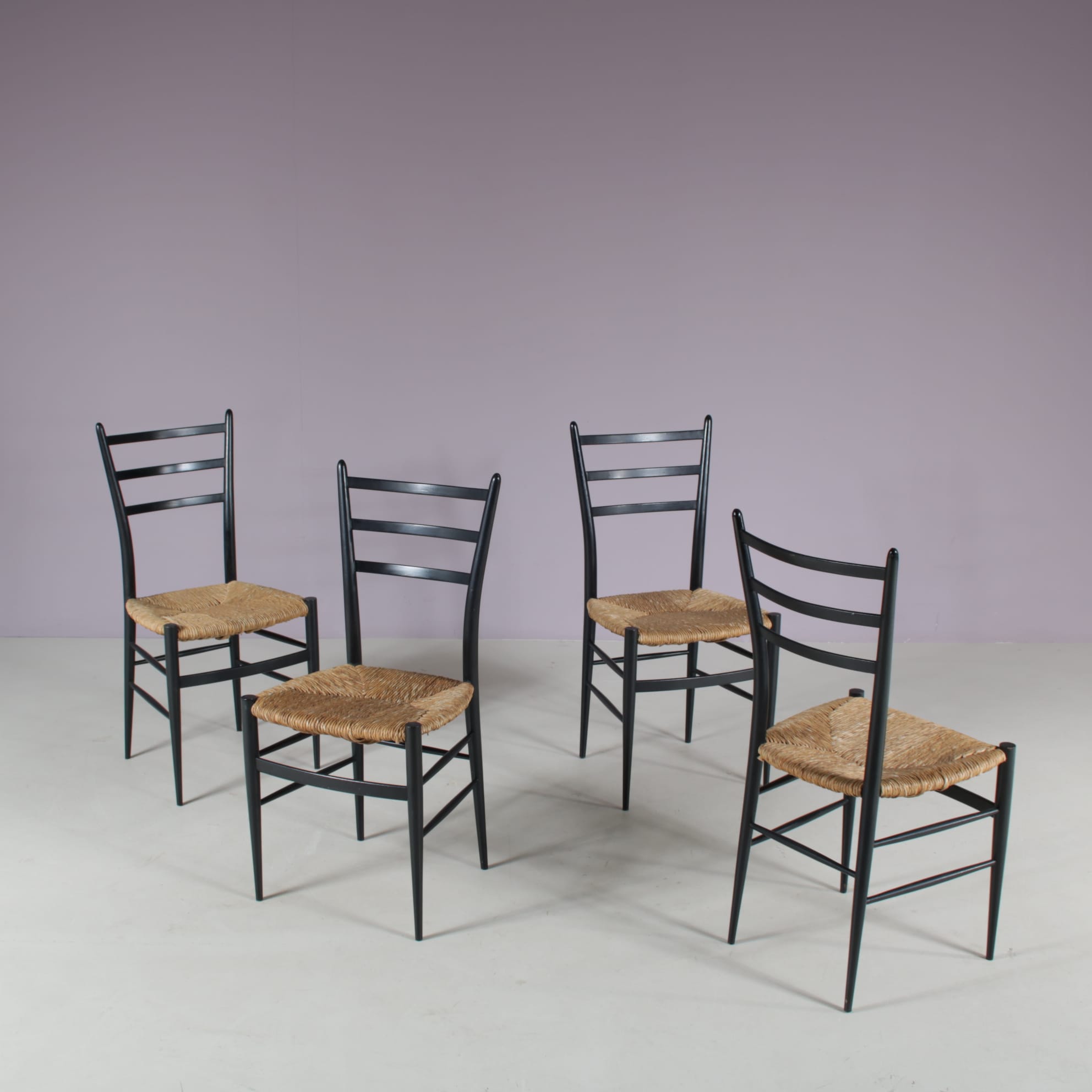 m28108 1950s Set of 4 Spinetto dining chairs in black wood with rush Chiavari, Italy