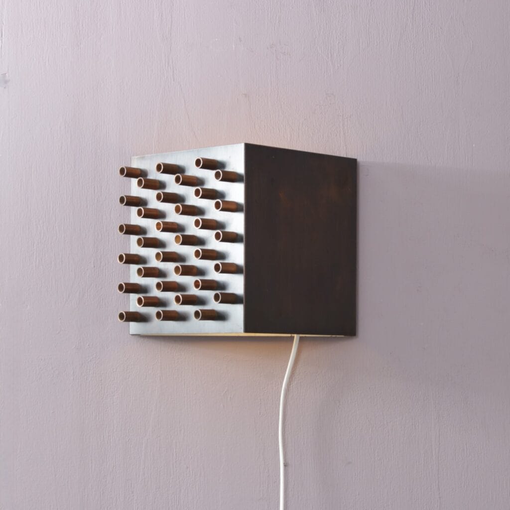L5255 1950s Black metal wall lamp with copper pipes model Clair-Obscur Raak, Netherlands