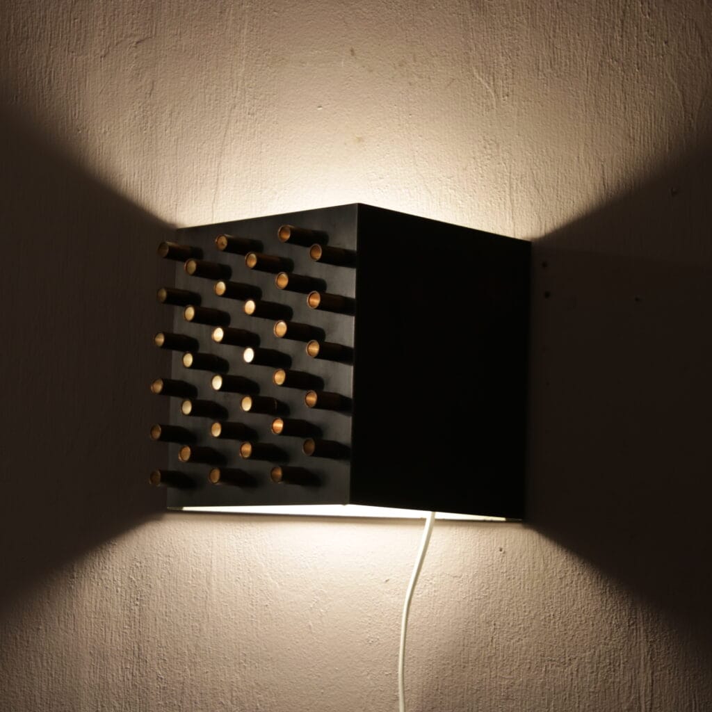 L5255 1950s Black metal wall lamp with copper pipes model Clair-Obscur Raak, Netherlands