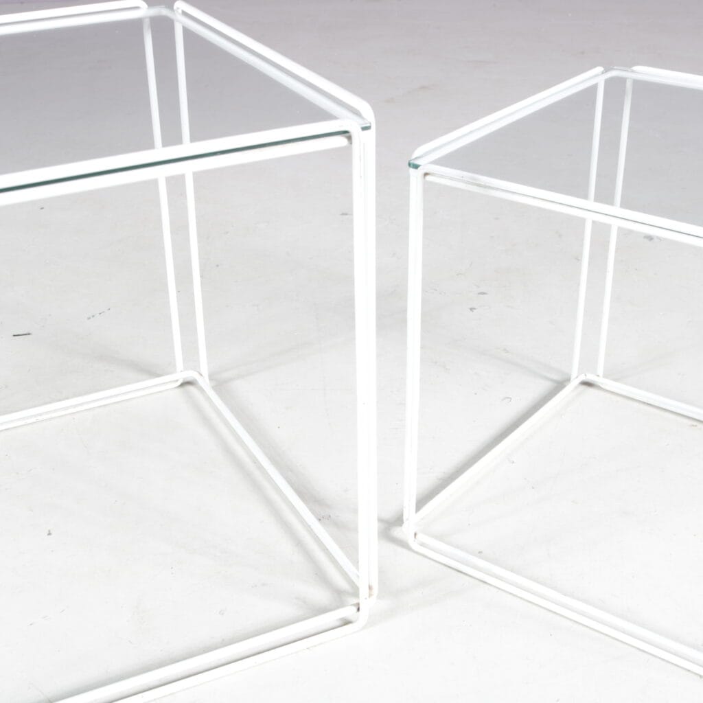 m28186 1960s Pair of Isocele side tables in thin white metal with glass tops Max Sauze, France