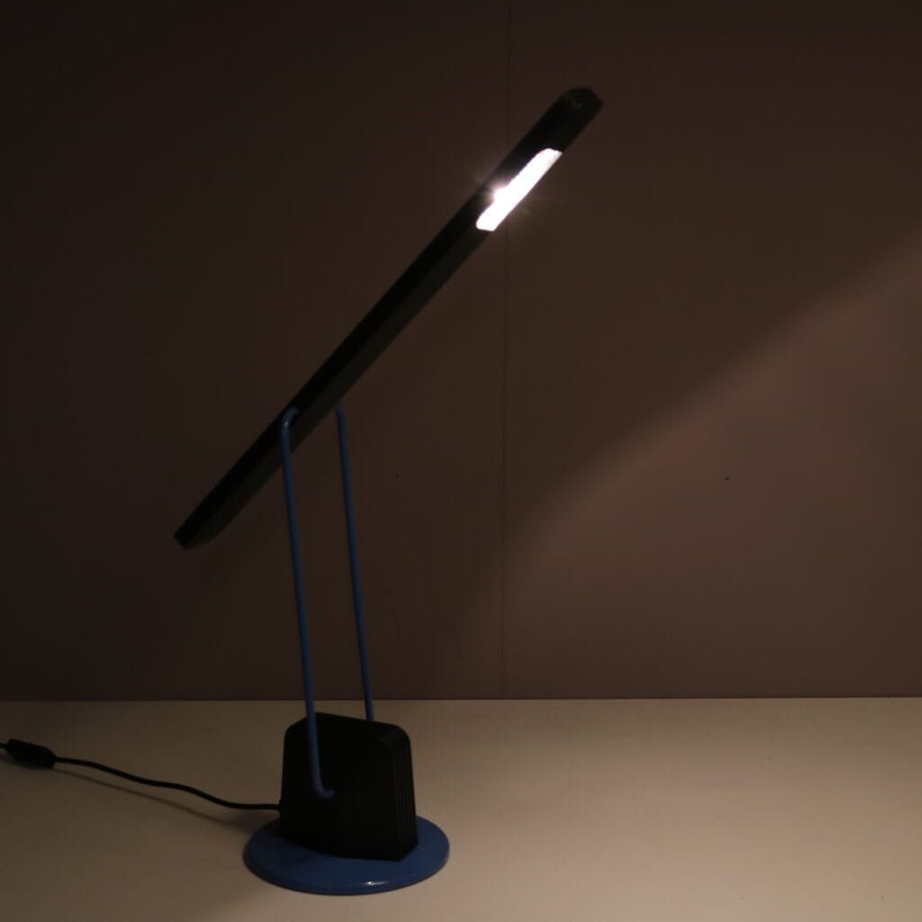 L5521 1980s Adjustable desk lamp in blue metal with black plastic, Italy