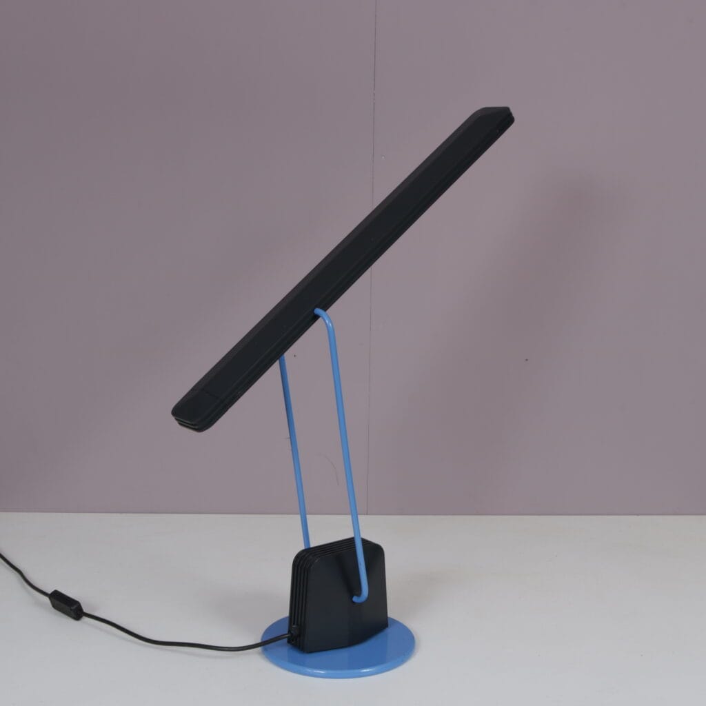 L5521 1980s Adjustable desk lamp in blue metal with black plastic, Italy