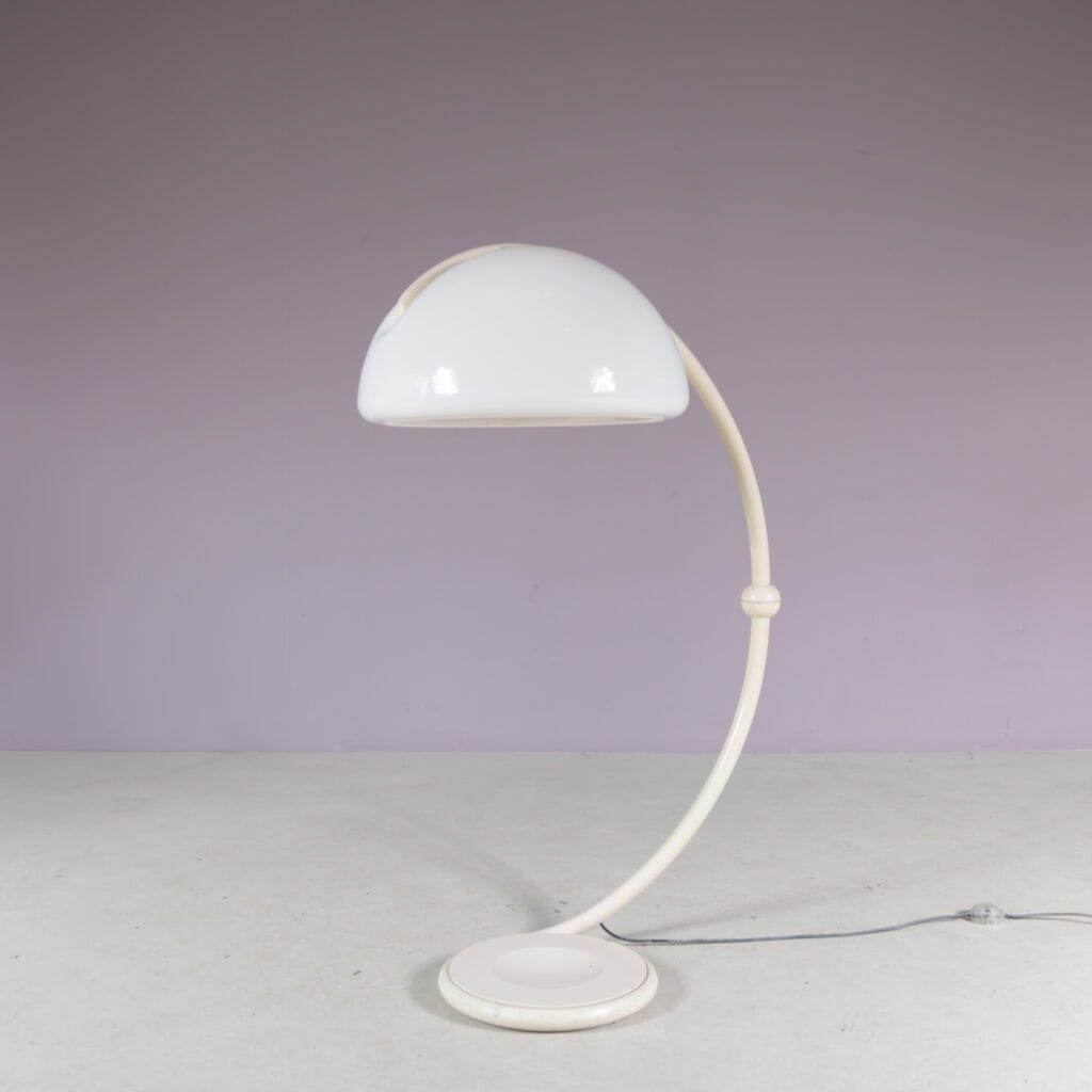 L5524 1970s Serpente floor lamp in white metal with plexiglass shade Elio Martinelli Martinelli, Italy