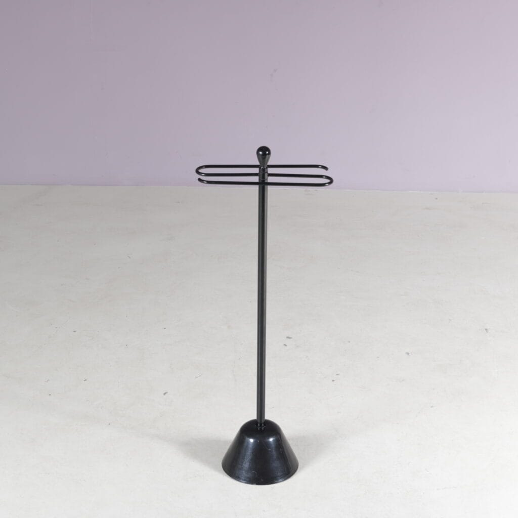 m28203 1980s Metal with black plastic towel hanger Achille Castiglioni Zanotta, Italy