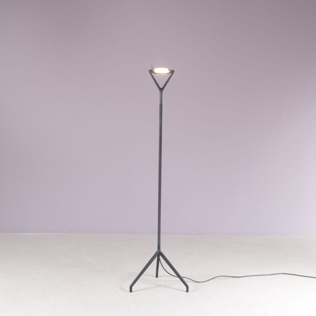 1980s Floor lamp model: Lola D15 Rizatto & Meda for Luceplan Italy